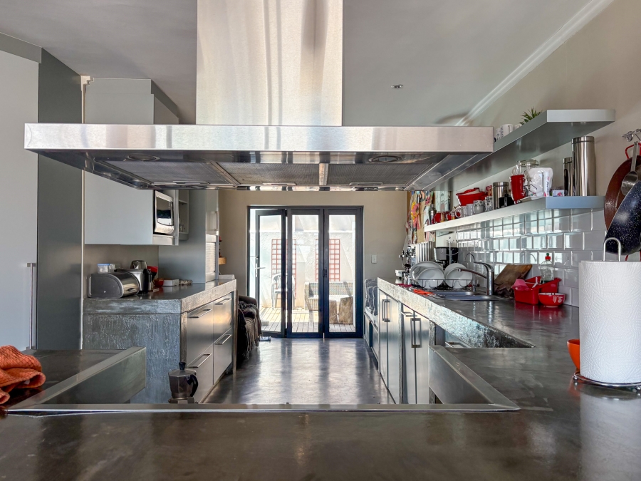 3 Bedroom Property for Sale in Vredehoek Western Cape